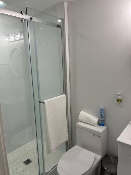 Lovely One Bedroom Condo With Free Parking Niagarawatervallen Buitenkant foto