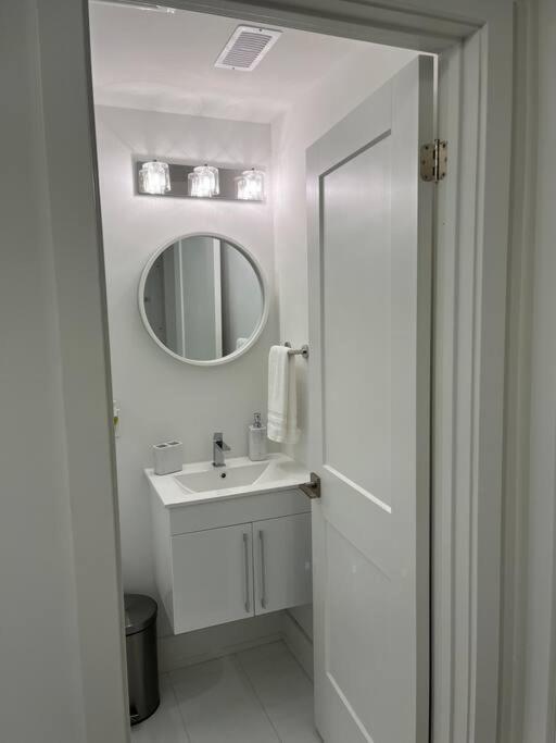Lovely One Bedroom Condo With Free Parking Niagarawatervallen Buitenkant foto